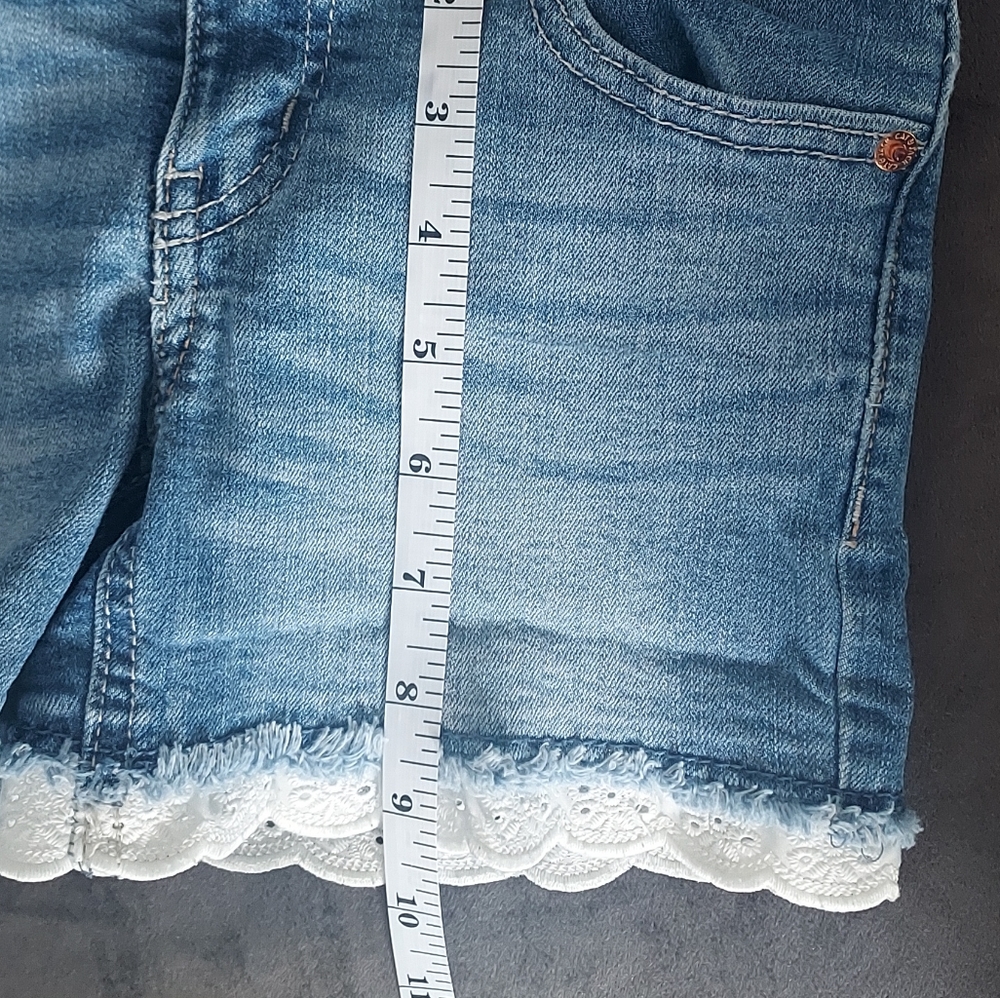 Cat & Jack, size medium 7/8, girl's denim shorts with eyelet hem - Picture 5 of 8